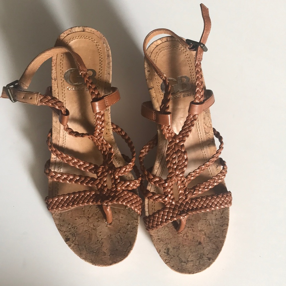 Gianni Bini brown wedges